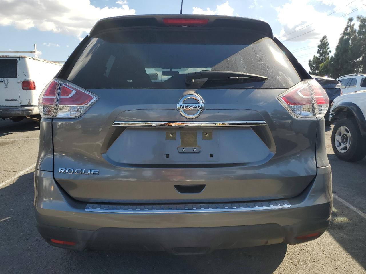 2016 Nissan Rogue S VIN: JN8AT2MT2GW023982 Lot: 82233305