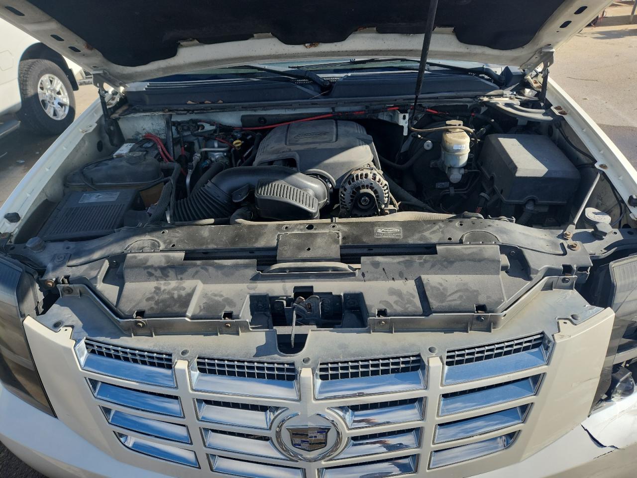 2008 Cadillac Escalade Luxury VIN: 1GYFK63878R105936 Lot: 90721875