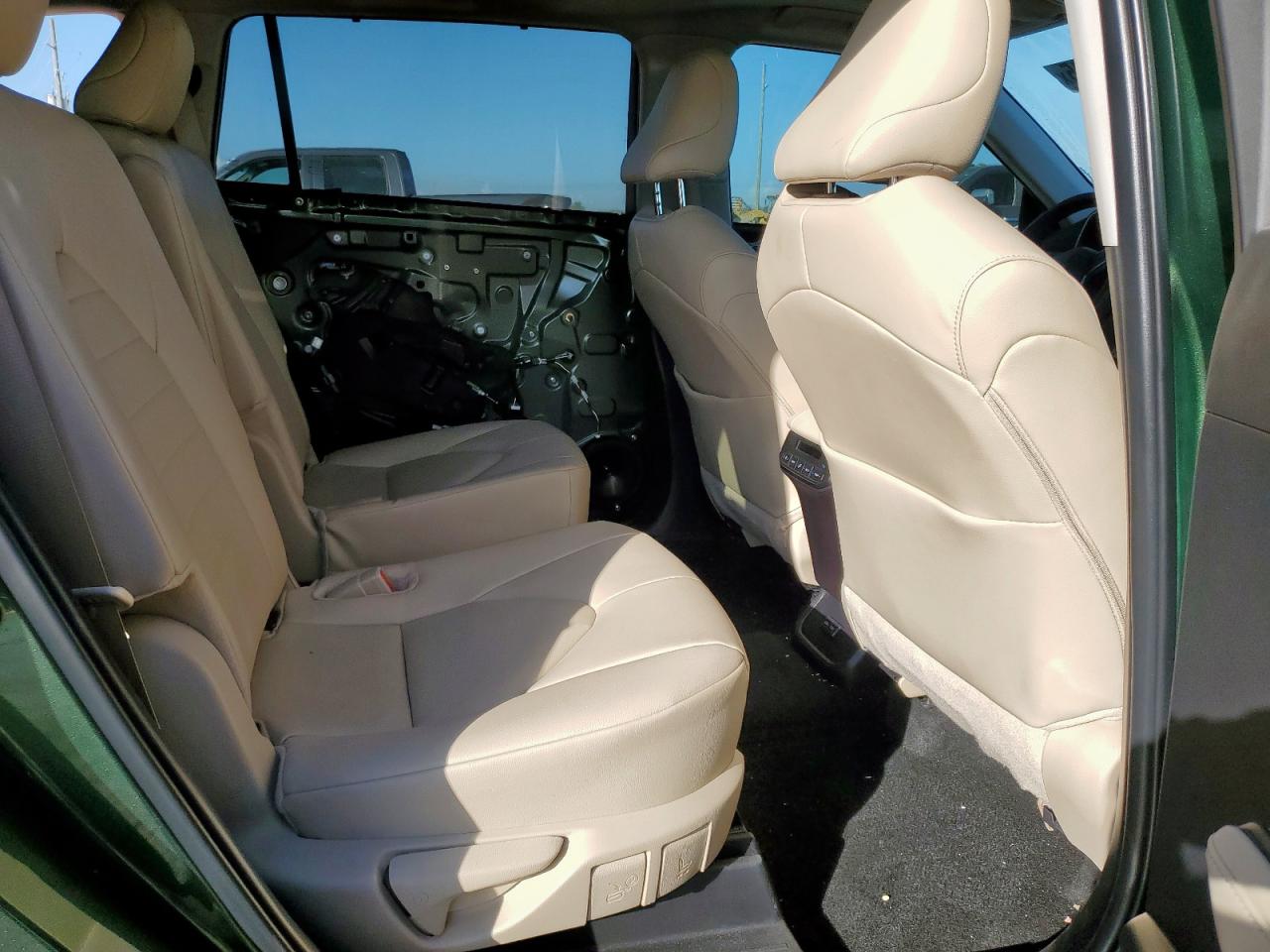 2024 Toyota Highlander Le VIN: 5TDKDRAH4RS529130 Lot: 82257395