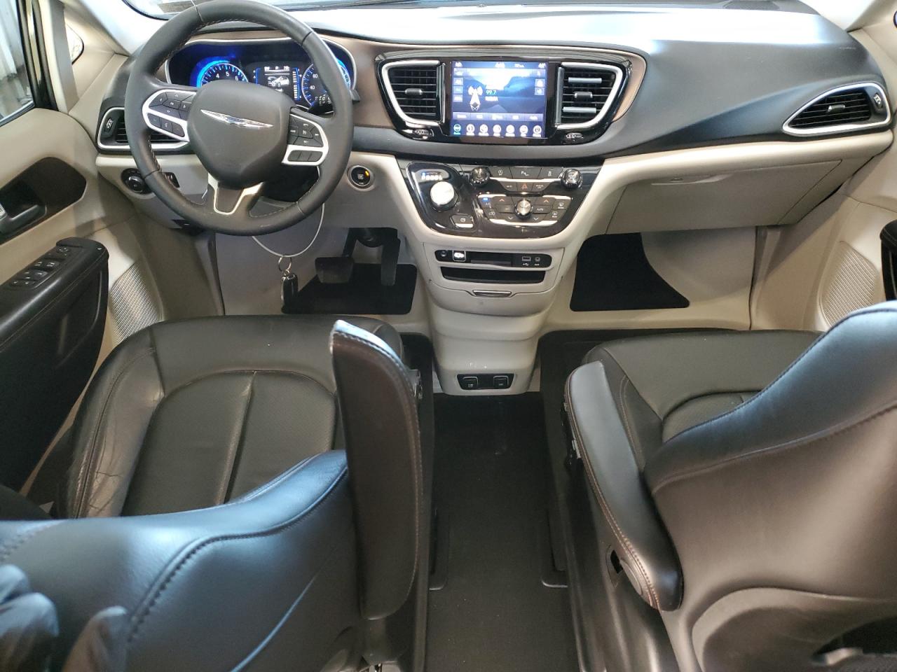 2018 Chrysler Pacifica Touring L VIN: 2C4RC1BG8JR136303 Lot: 84917845