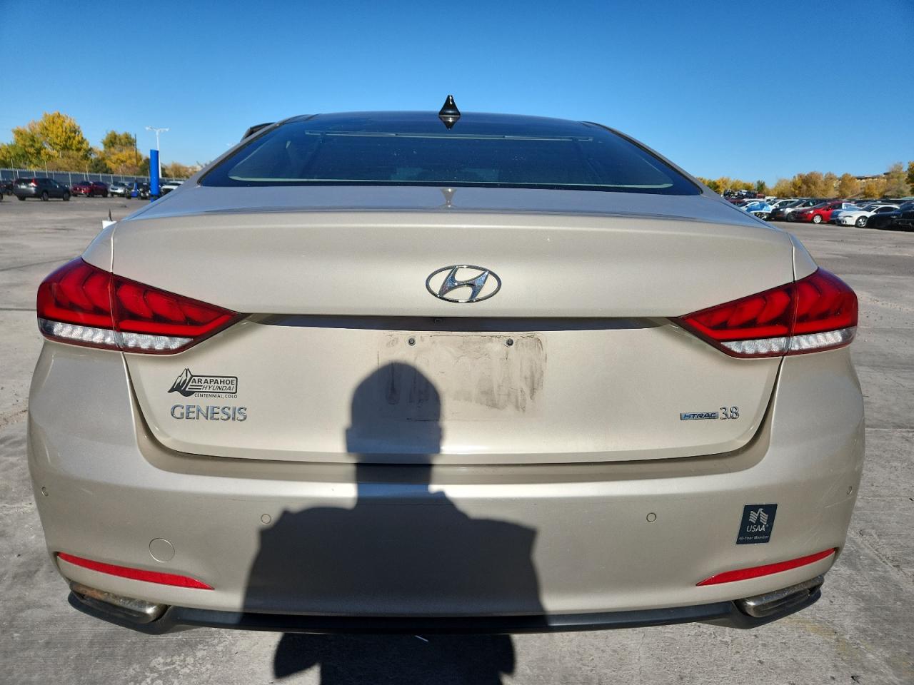 2015 Hyundai Genesis 3.8L VIN: KMHGN4JE9FU022822 Lot: 89501625