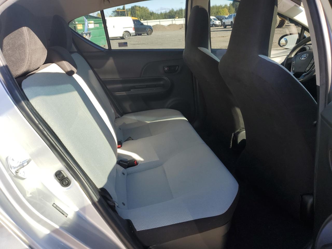 2018 Toyota Prius C VIN: JTDKDTB35J1599804 Lot: 82235595