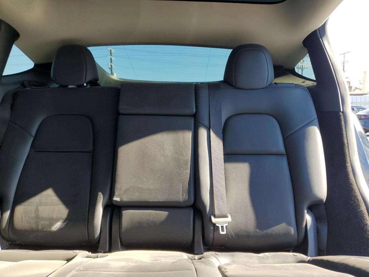 2024 Tesla Model Y VIN: 7SAYGDEEXRF070889 Lot: 90647155