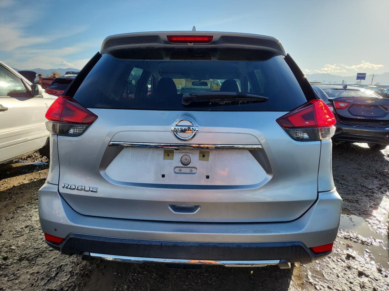 2017 Nissan Rogue S VIN: KNMAT2MV0HP518321 Lot: 85943635