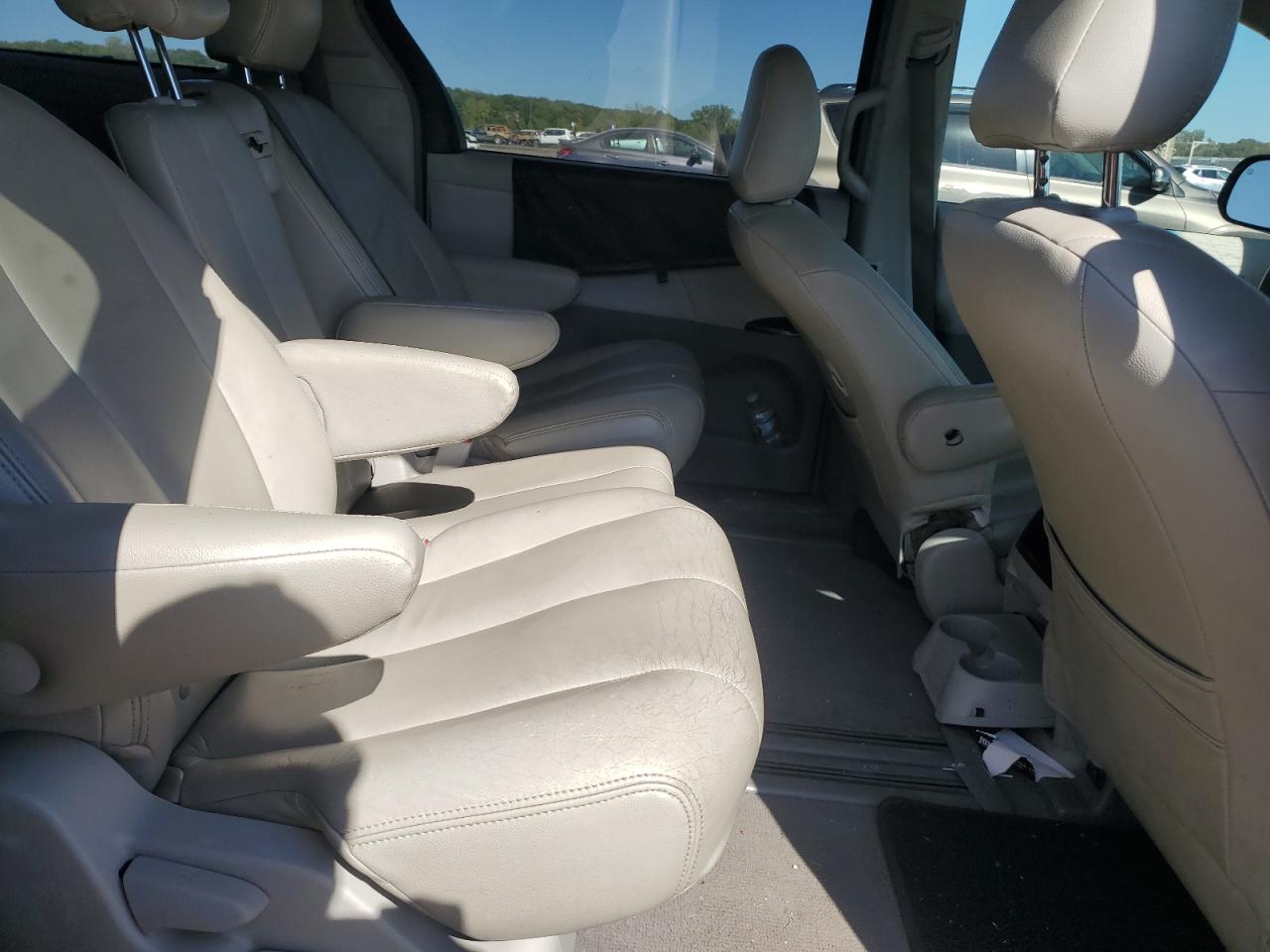 2011 Toyota Sienna Le VIN: 5TDKK3DC9BS075837 Lot: 82310565