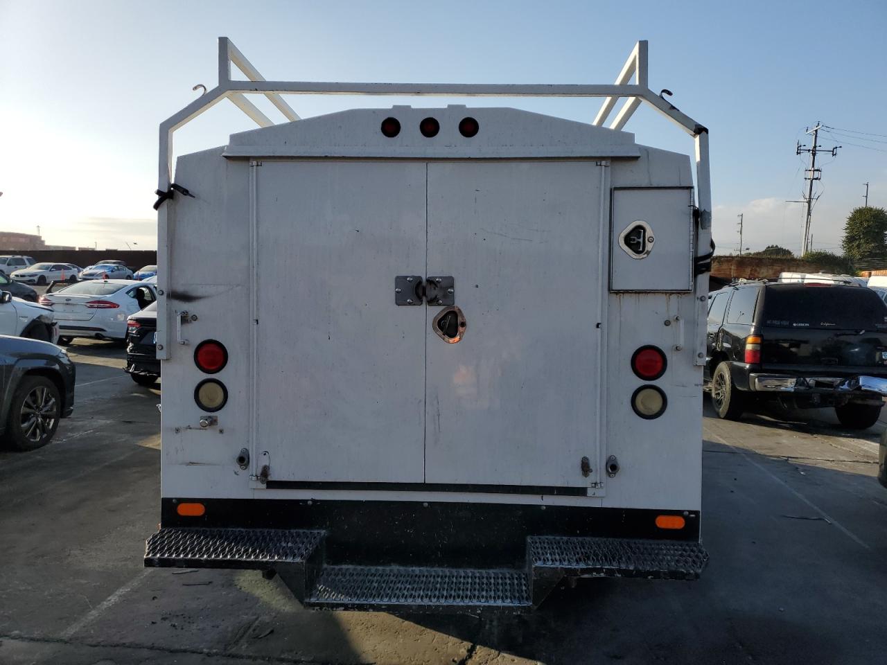 2005 GMC Savana Cutaway G3500 VIN: 1GDHG31U551218160 Lot: 82434615