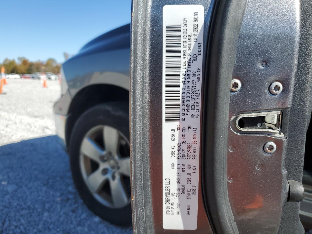 2009 Dodge Ram 1500 VIN: 1D3HV13T39S771397 Lot: 90455555