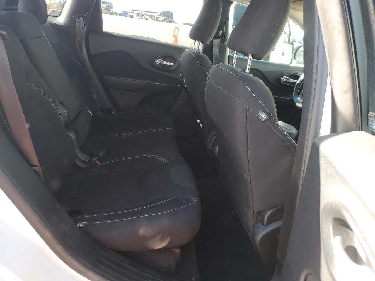 2016 Jeep Cherokee Latitude VIN: 1C4PJLCB8GW356133 Lot: 68397765