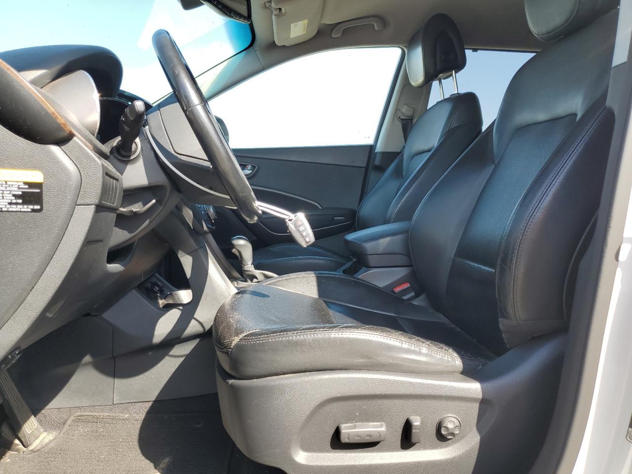 2017 Hyundai Santa Fe Se VIN: KM8SN4HF3HU175255 Lot: 82311085