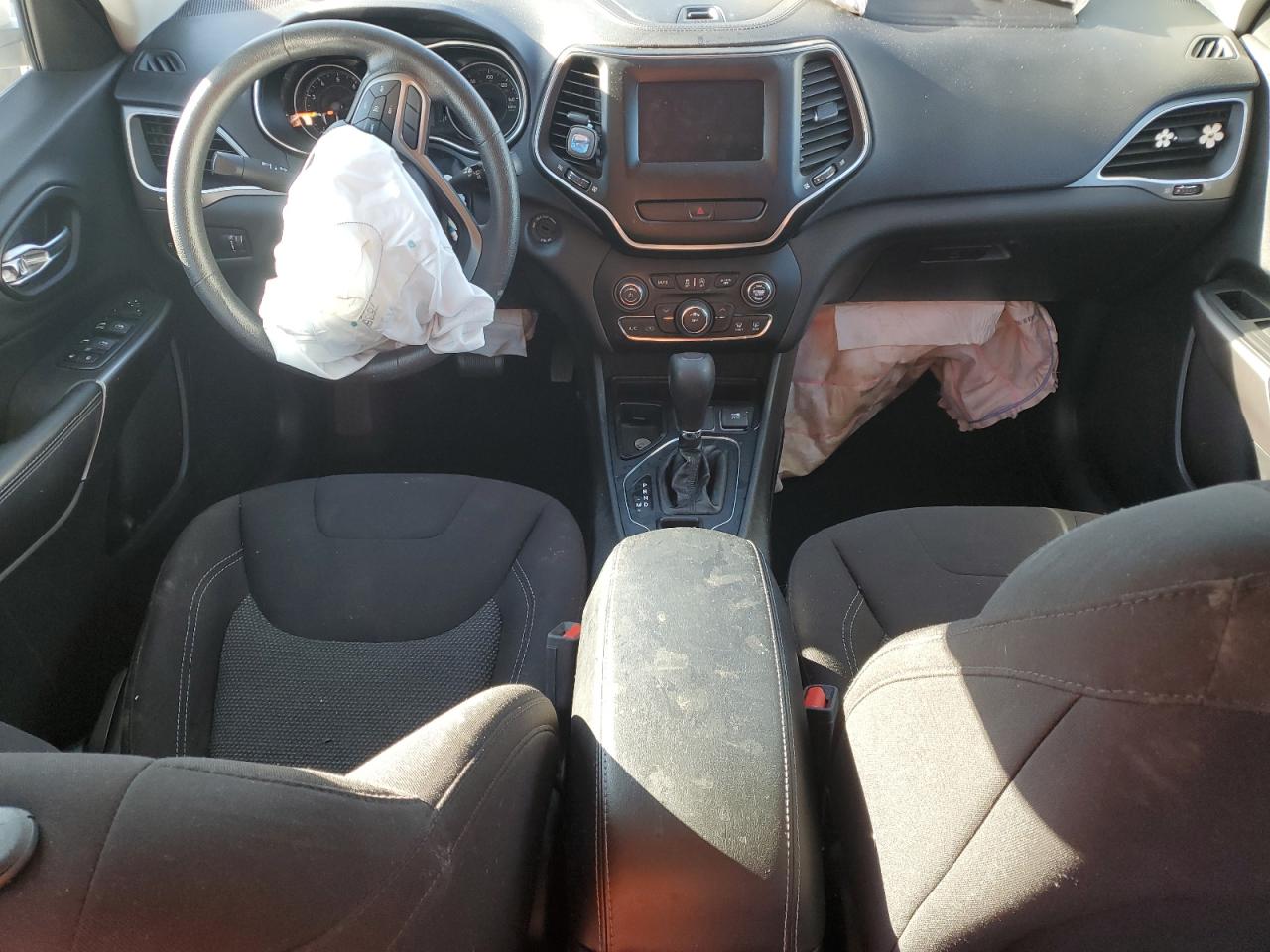 2019 Jeep Cherokee Latitude VIN: 1C4PJLCBXKD312638 Lot: 87244325