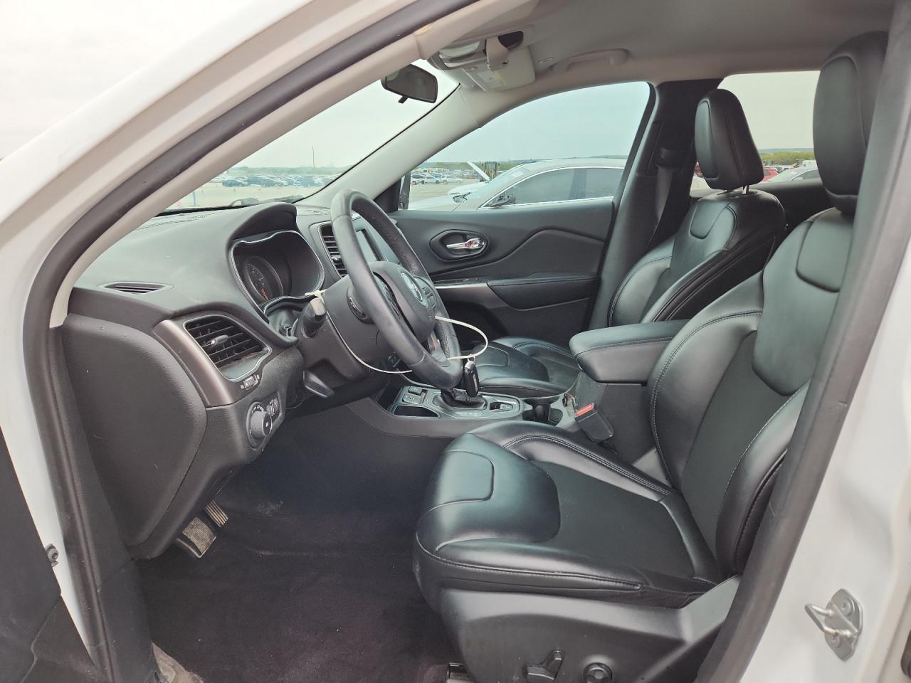 2019 Jeep Cherokee Latitude Plus VIN: 1C4PJLLB3KD232730 Lot: 87311545