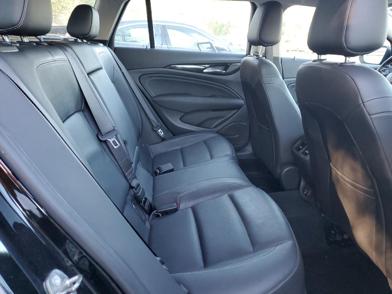 2018 Buick Regal Tourx Essence VIN: W04GV8SX7J1116259 Lot: 81977415