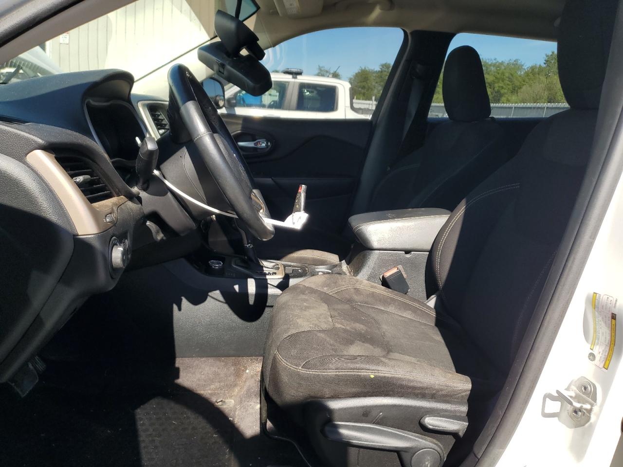 2016 Jeep Cherokee Latitude VIN: 1C4PJMCS2GW252887 Lot: 85846595