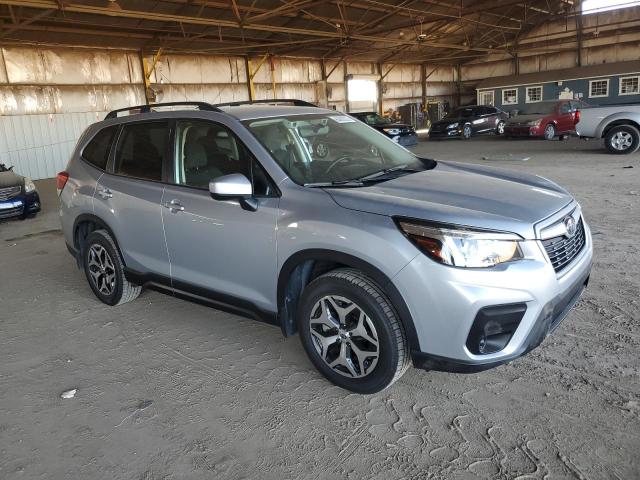  SUBARU FORESTER 2019 Серебристый