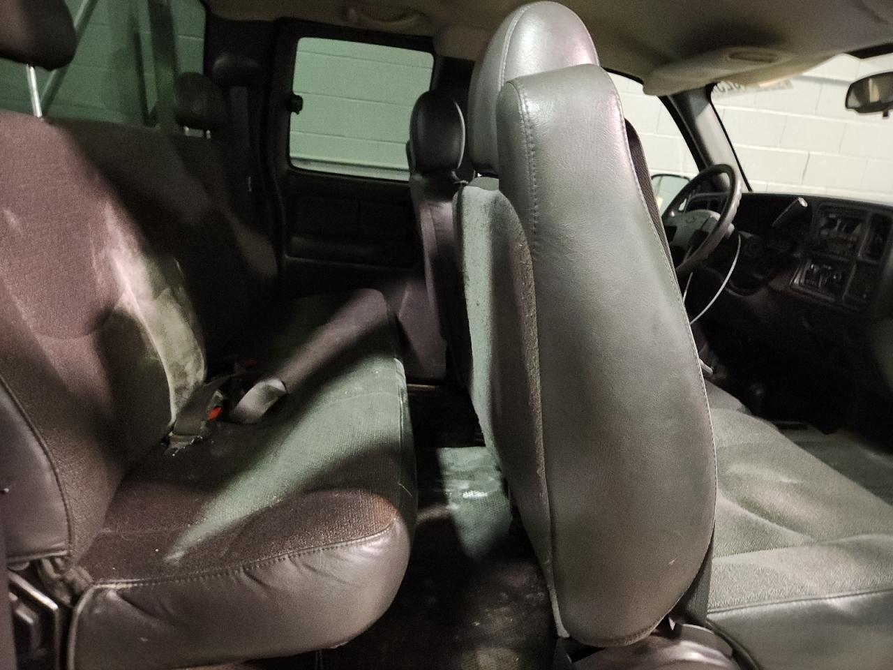 2004 Chevrolet Silverado K1500 VIN: 2GCEK19TX41165650 Lot: 87301825