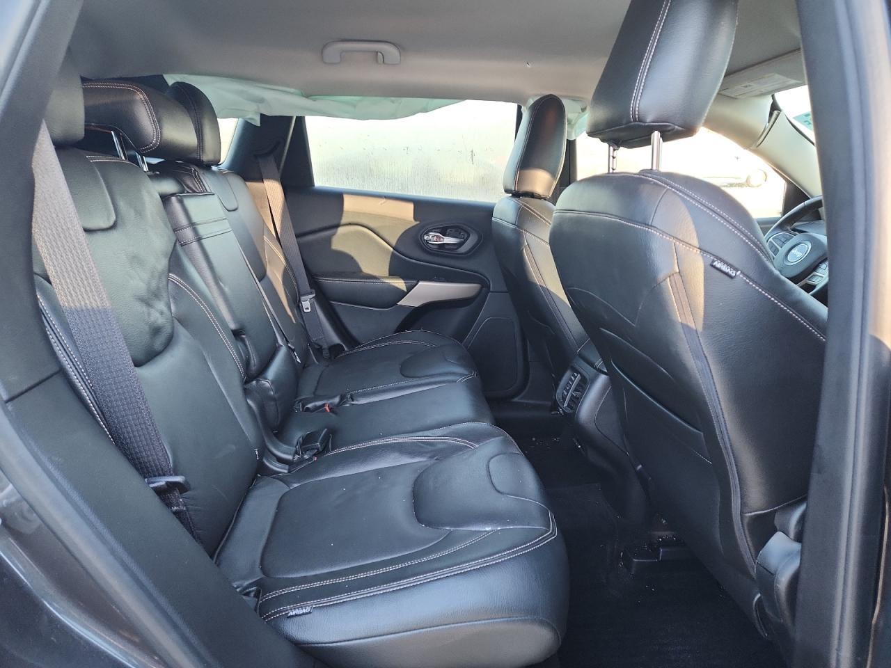 2017 Jeep Cherokee Latitude VIN: 1C4PJLCB8HW572985 Lot: 89872245