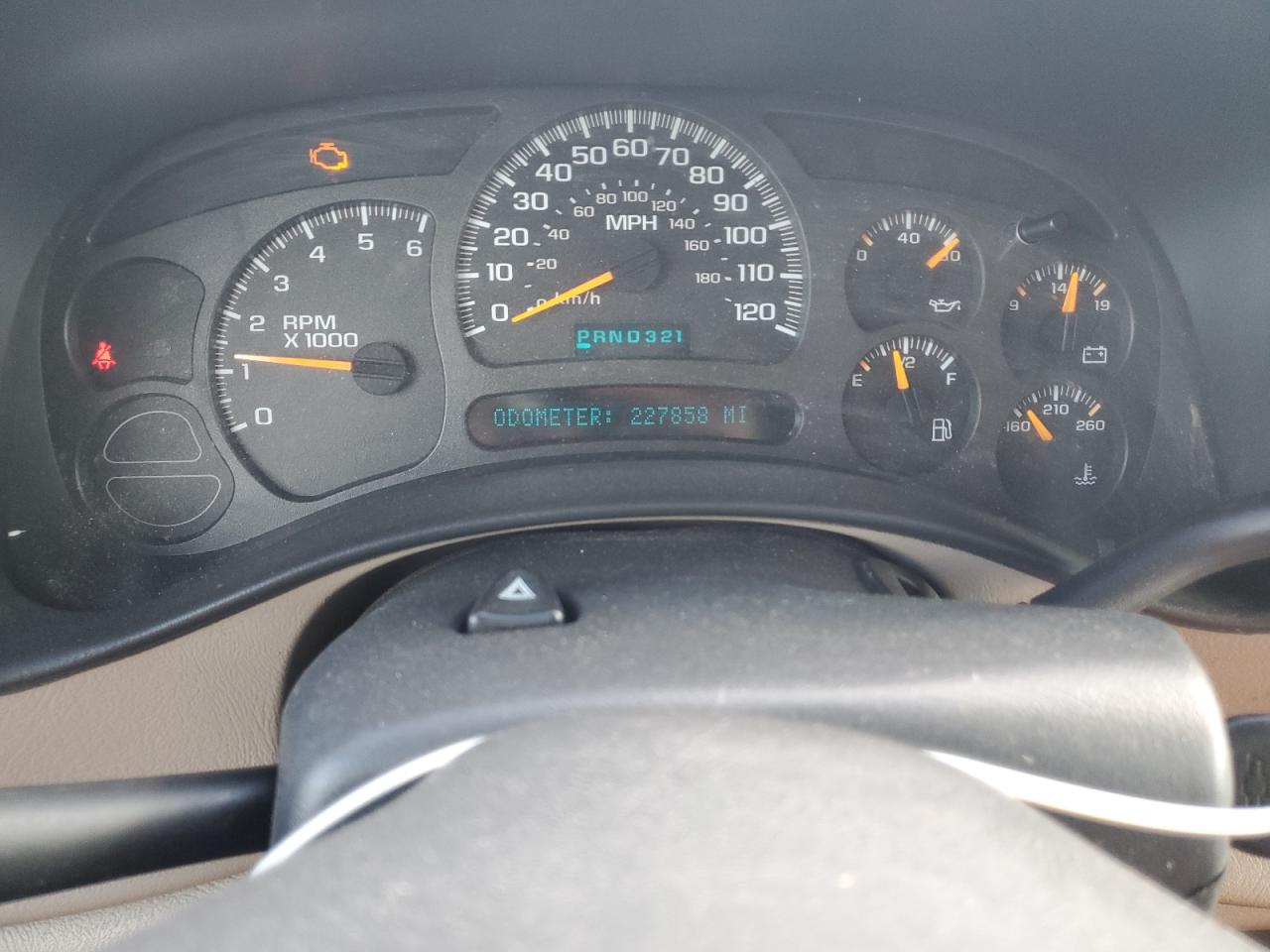 2004 Chevrolet Tahoe C1500 VIN: 1GNEC13Z24R121621 Lot: 82618205