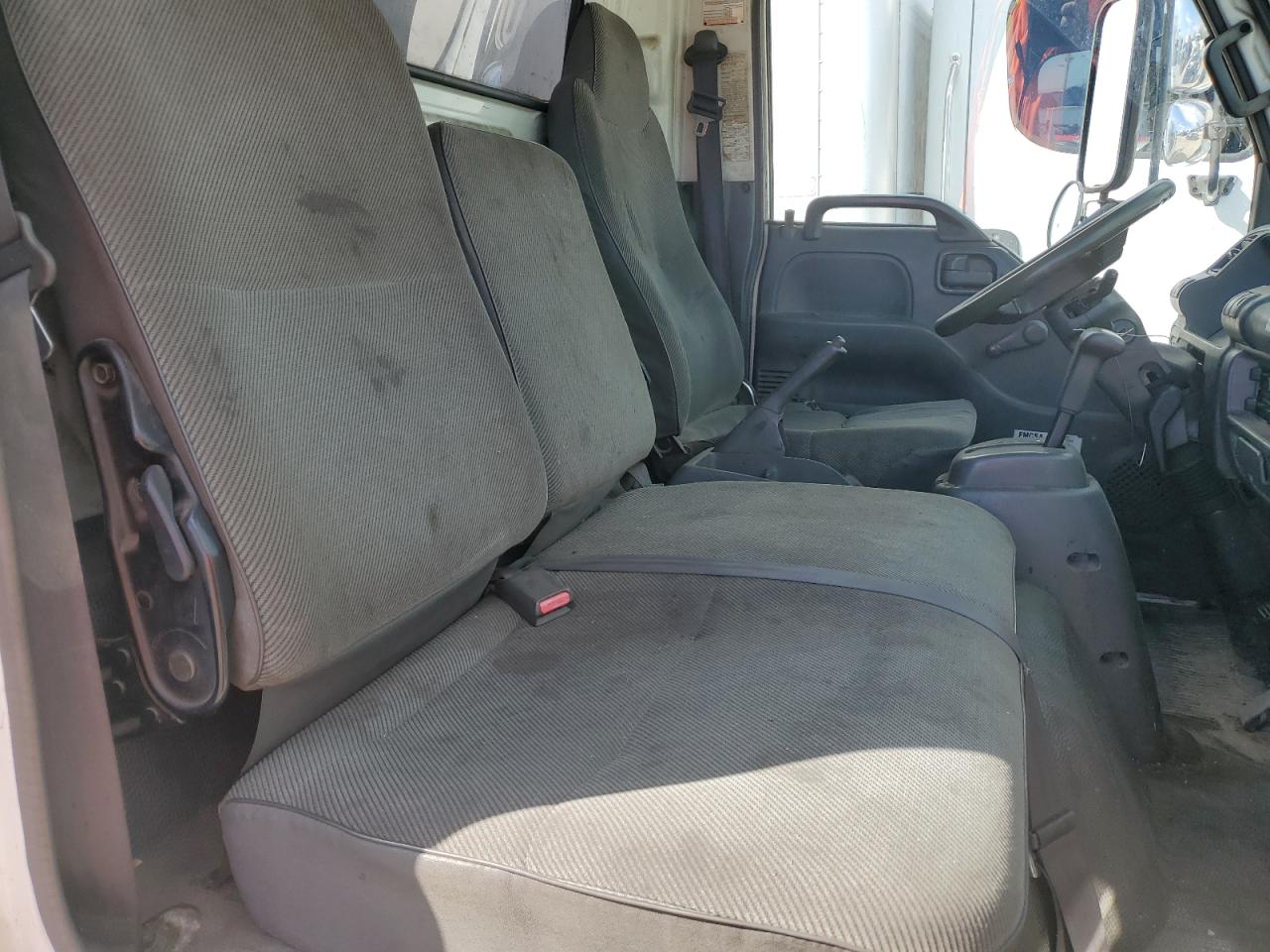 1999 Isuzu Npr Box Truck VIN: 4KLB4B1R0XJ000056 Lot: 87281605