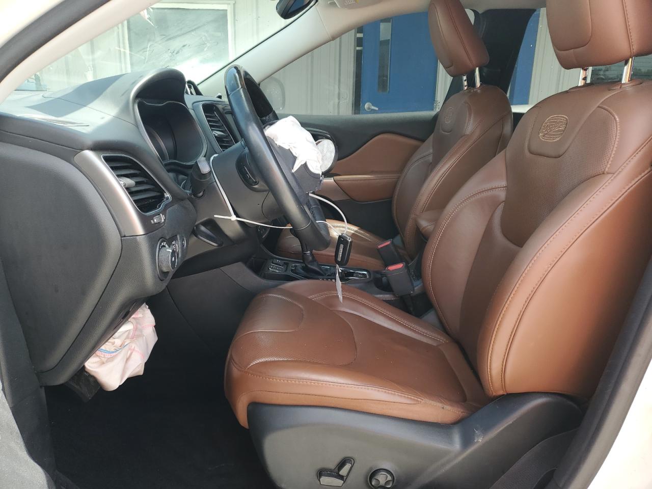 2019 Jeep Cherokee Overland VIN: 1C4PJLJXXKD286587 Lot: 84920645