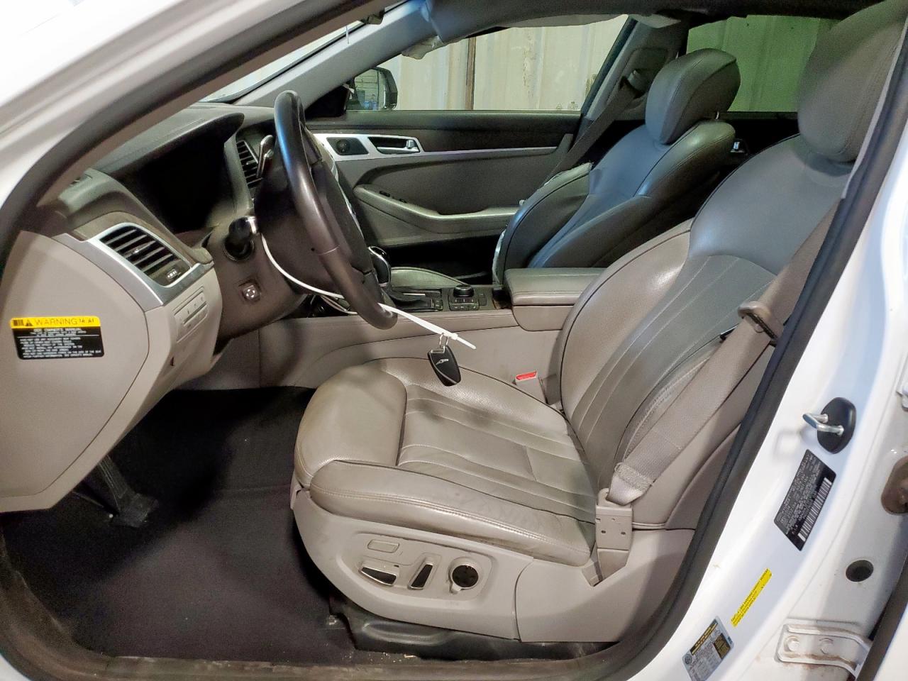 2015 Hyundai Genesis 3.8L VIN: KMHGN4JE5FU070656 Lot: 85705475