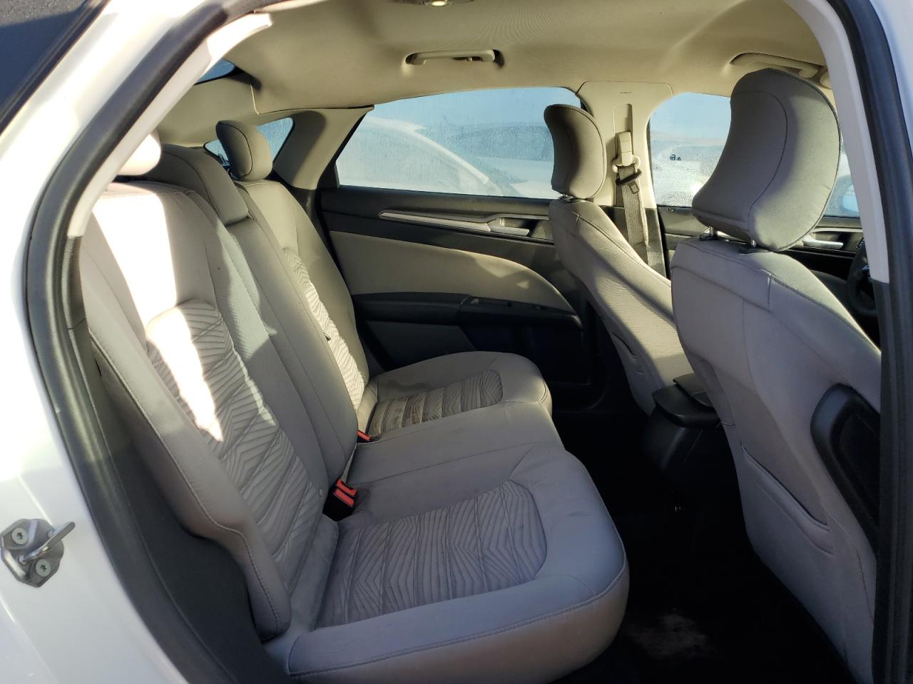 2016 Ford Fusion S VIN: 3FA6P0G70GR147993 Lot: 84700295