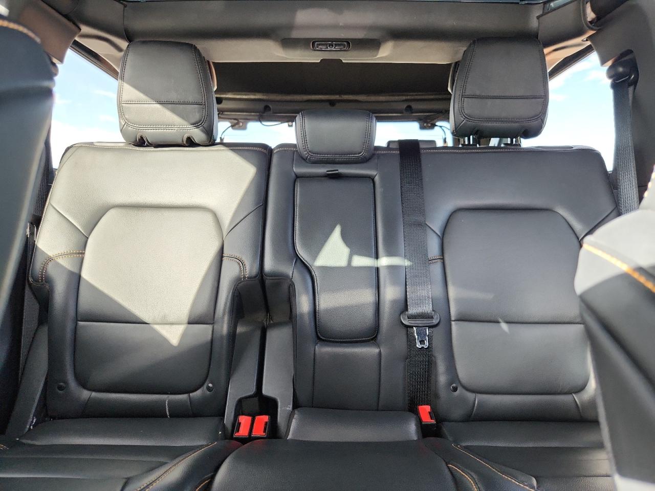 2022 Ford Bronco Base VIN: 1FMEE5DP4NLB36869 Lot: 84987575