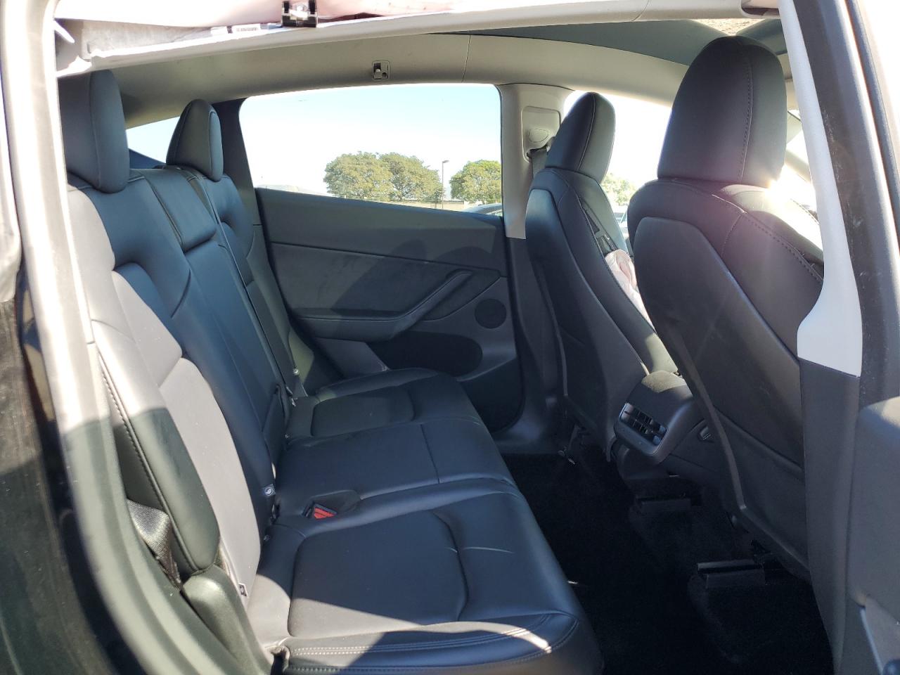 2024 Tesla Model Y VIN: 7SAYGAEE4RF211941 Lot: 87483535