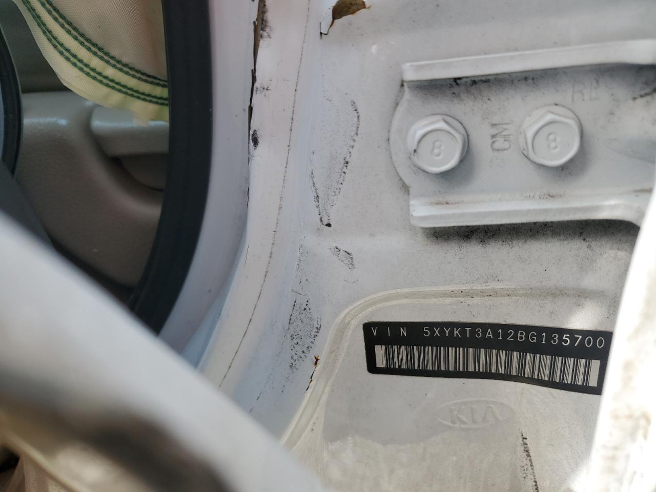 2011 Kia Sorento Base VIN: 5XYKT3A12BG135700 Lot: 81226935