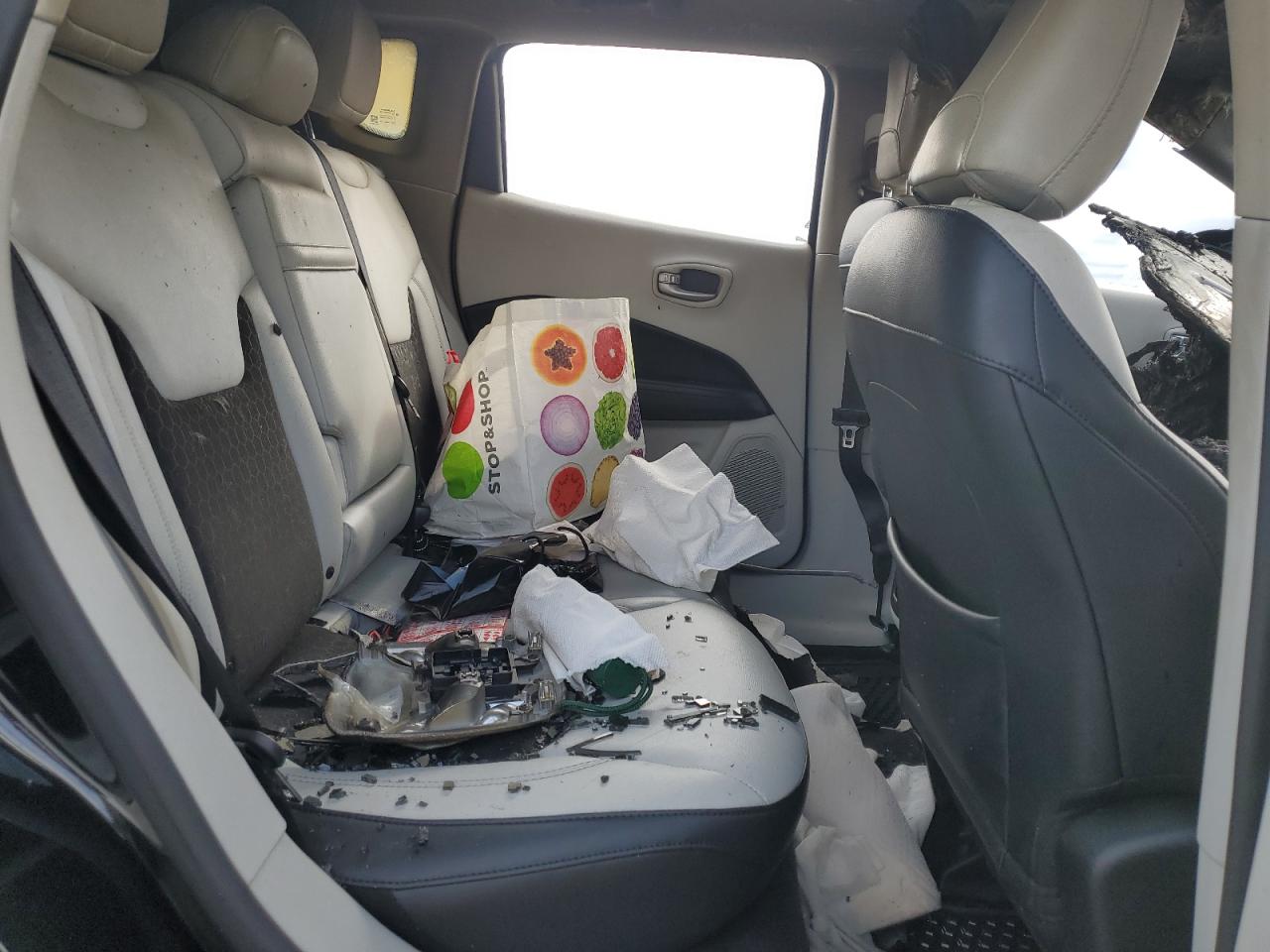 2018 Jeep Compass Latitude VIN: 3C4NJDBBXJT150517 Lot: 85744855