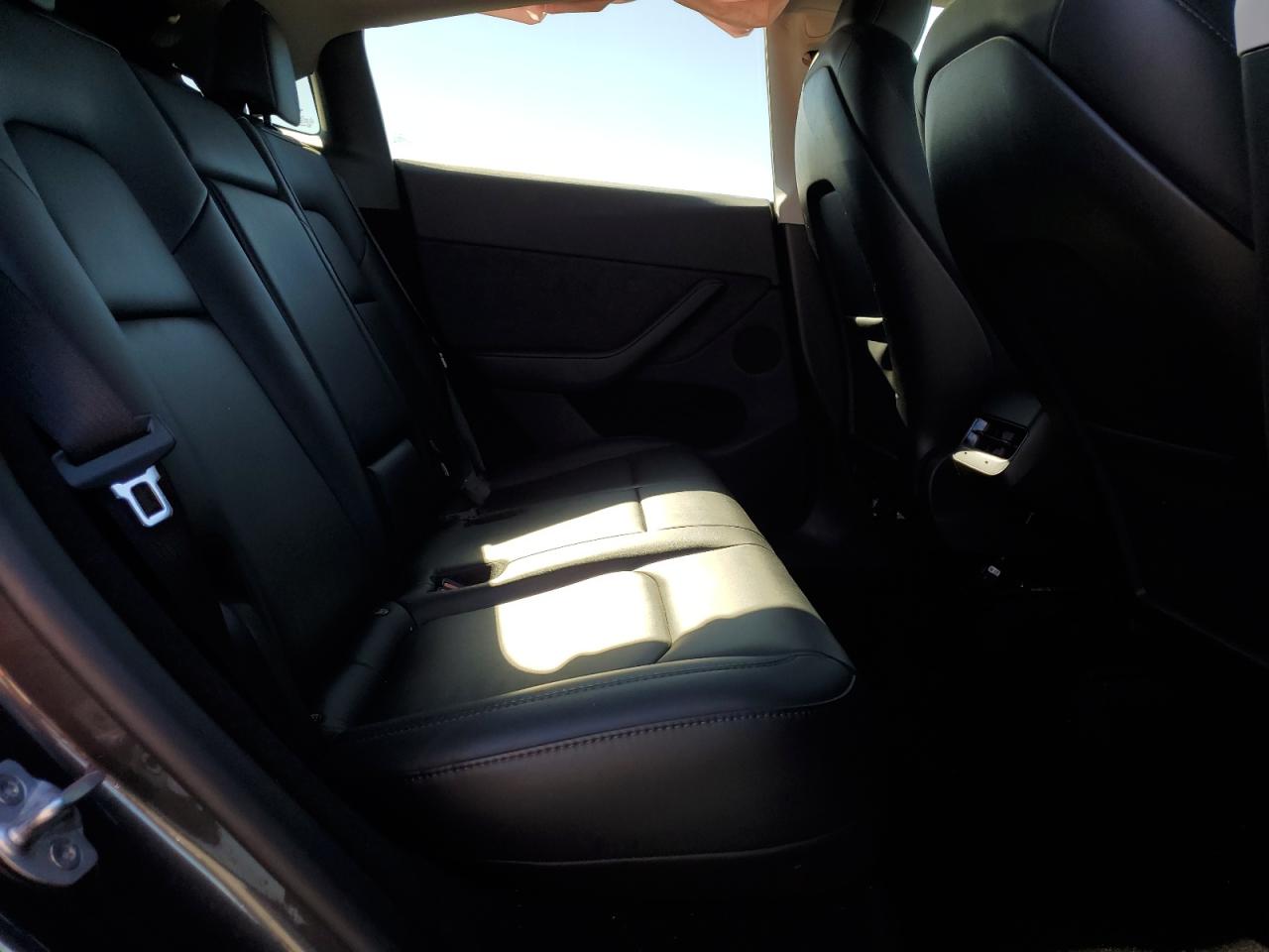 2024 Tesla Model Y VIN: 7SAYGDEE0RA275764 Lot: 82629045