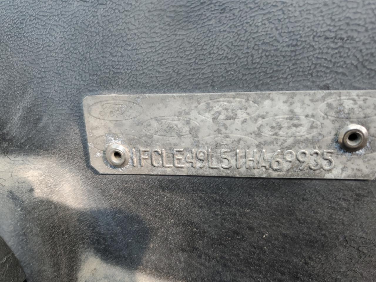 2001 Ford F450 Super Duty Delivery Truck VIN: 1FCLE49L51HA69935 Lot: 89726345