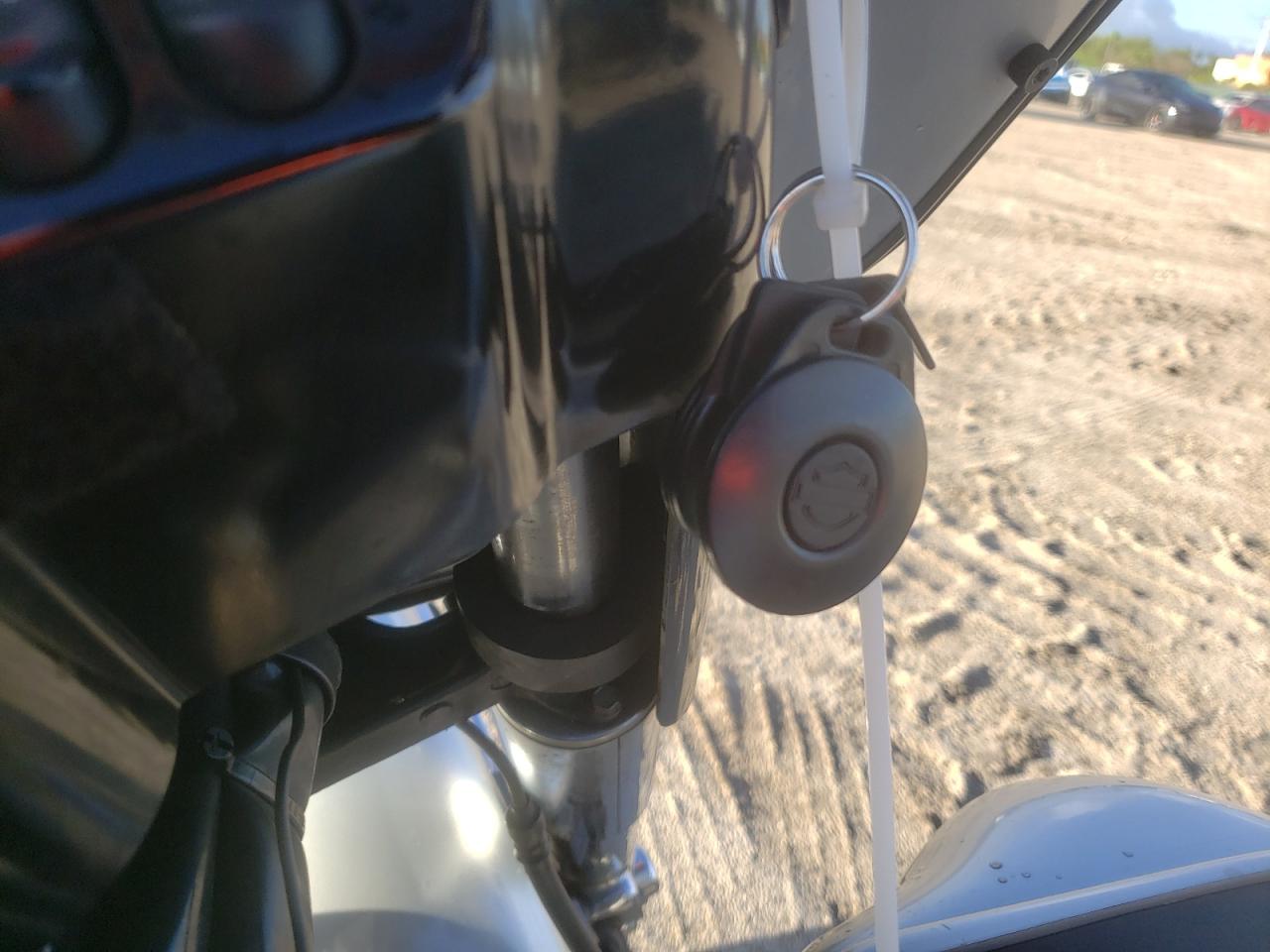 2003 Harley-Davidson Flhtcui Anniversary VIN: 1HD1FCW413Y623324 Lot: 82350025