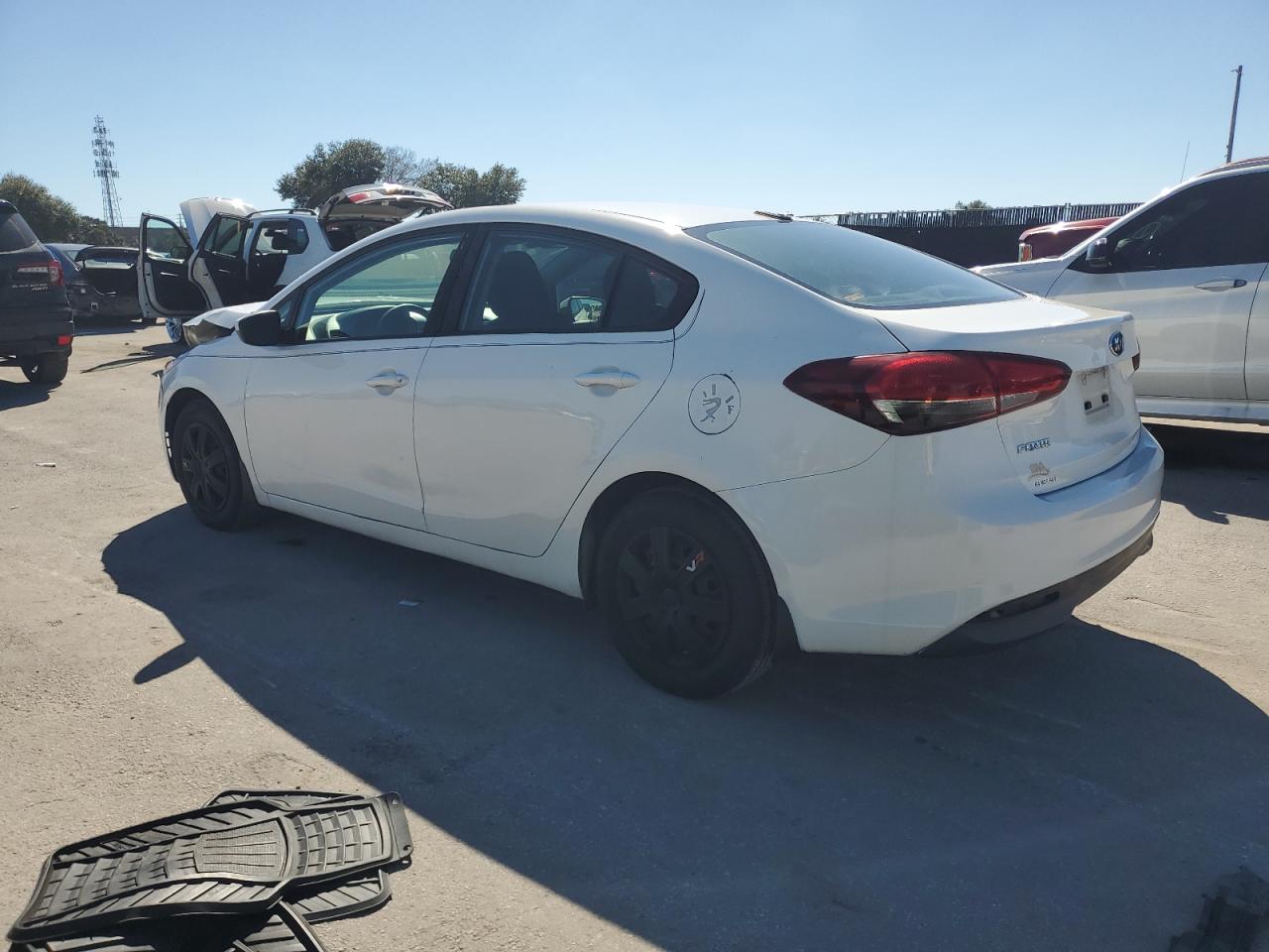 2017 Kia Forte Lx VIN: 3KPFK4A7XHE123511 Lot: 82499075