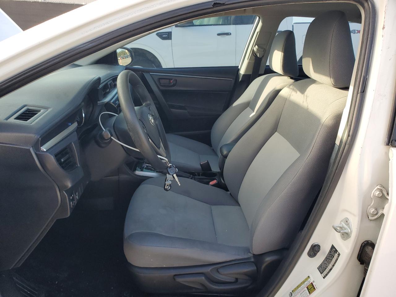 2015 Toyota Corolla L VIN: 5YFBURHEXFP335024 Lot: 85568095