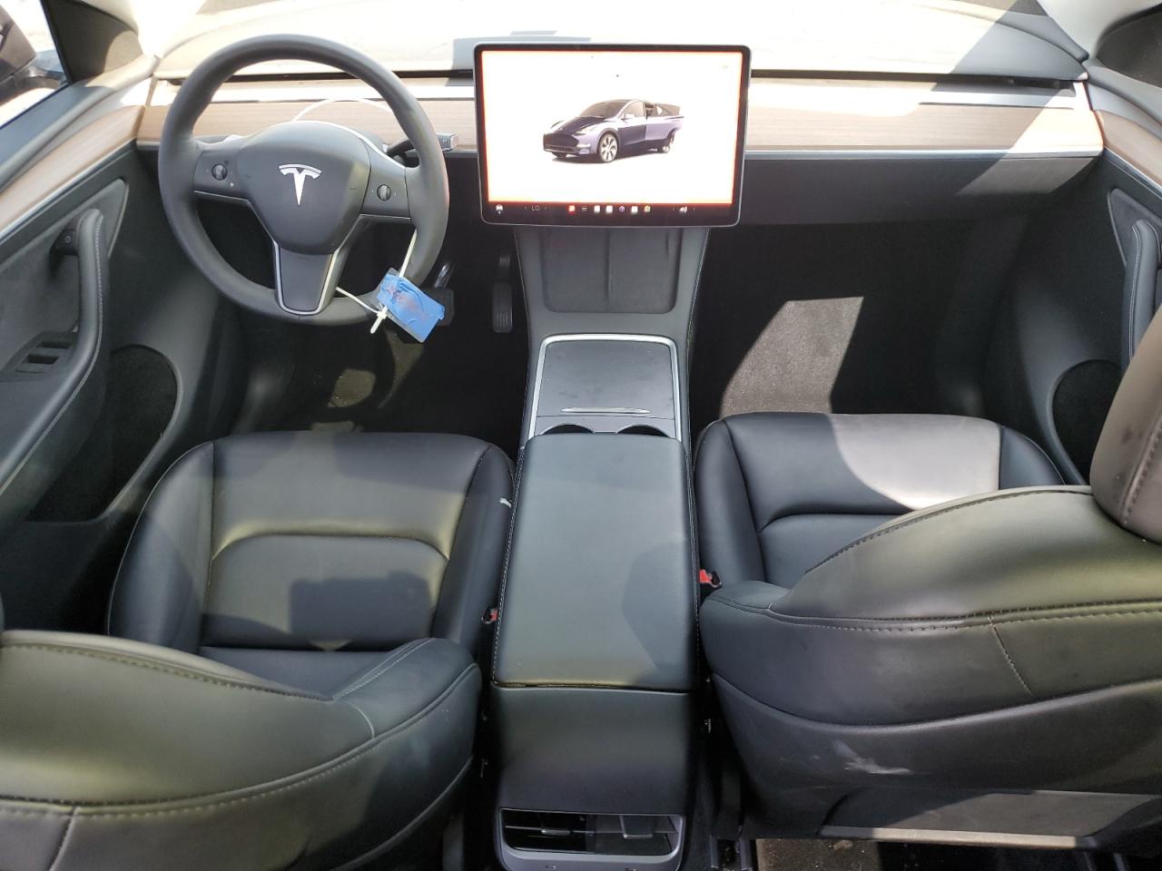 2024 Tesla Model Y VIN: 7SAYGAEE5RF087470 Lot: 84788825
