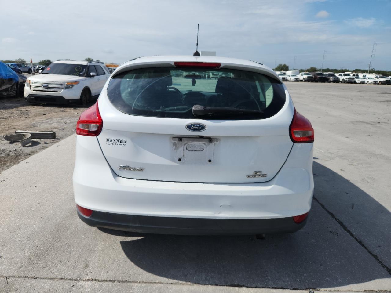 2015 Ford Focus Se VIN: 1FADP3K29FL288935 Lot: 85152435