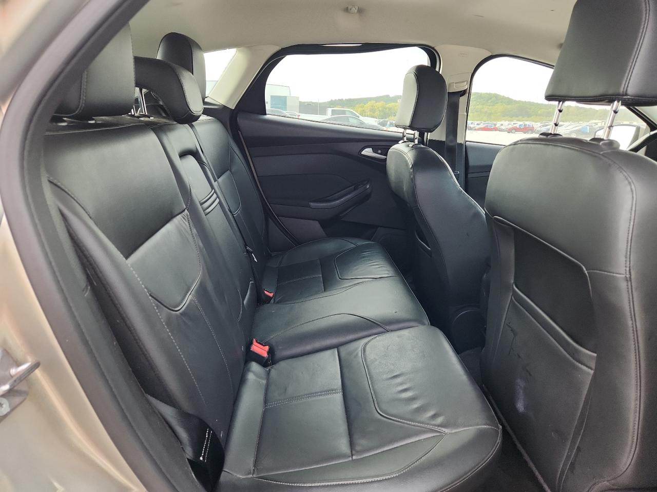 2015 Ford Focus Se VIN: 1FADP3K21FL264855 Lot: 81423225