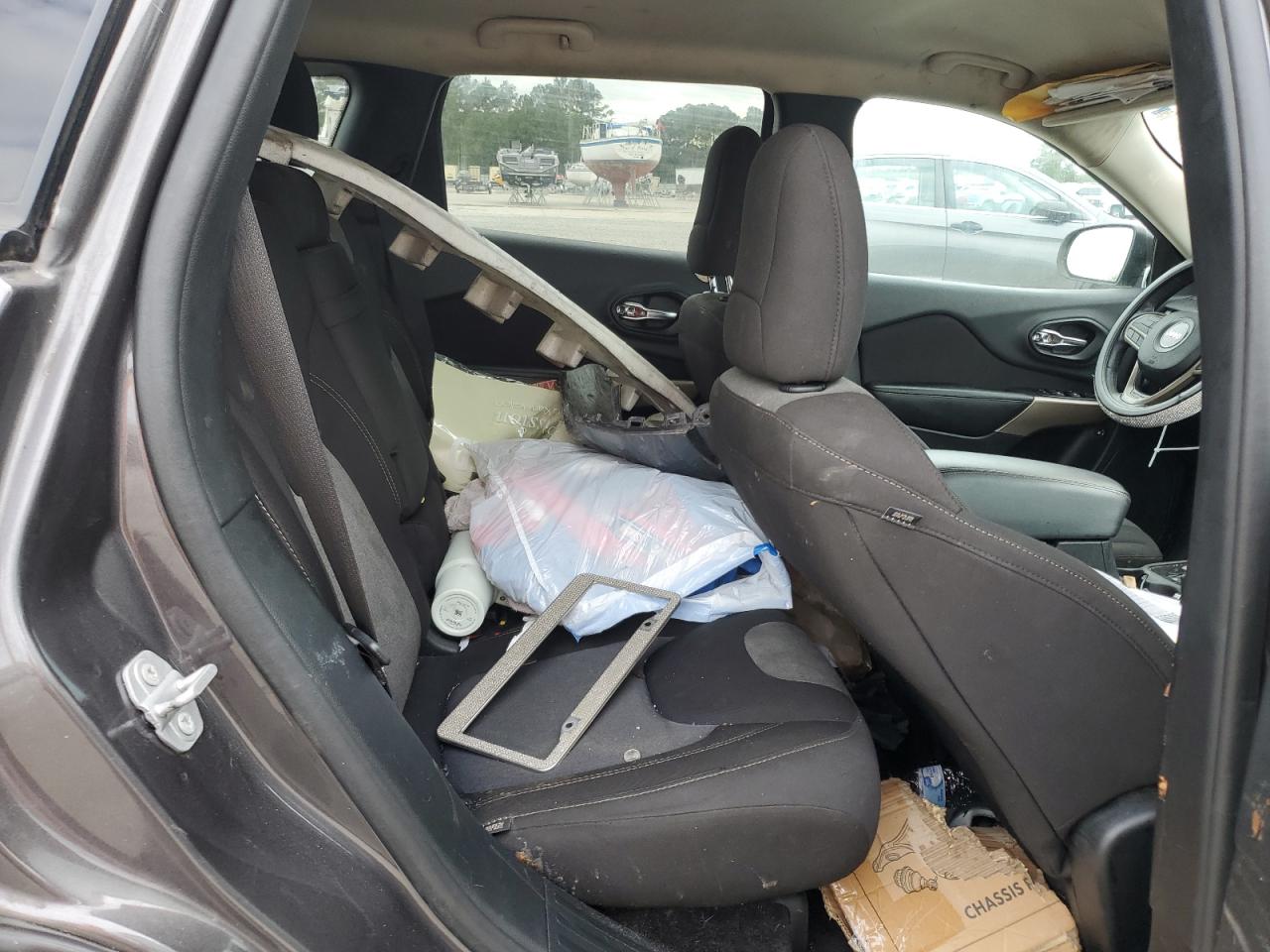 2018 Jeep Cherokee Latitude VIN: 1C4PJMCB5JD502402 Lot: 85296655