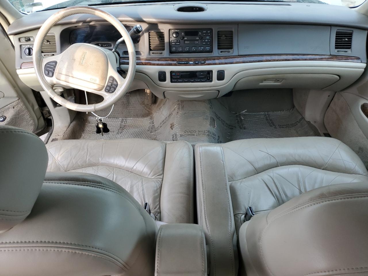 1997 Lincoln Town Car Signature VIN: 1LNLM82W1VY741585 Lot: 85915905