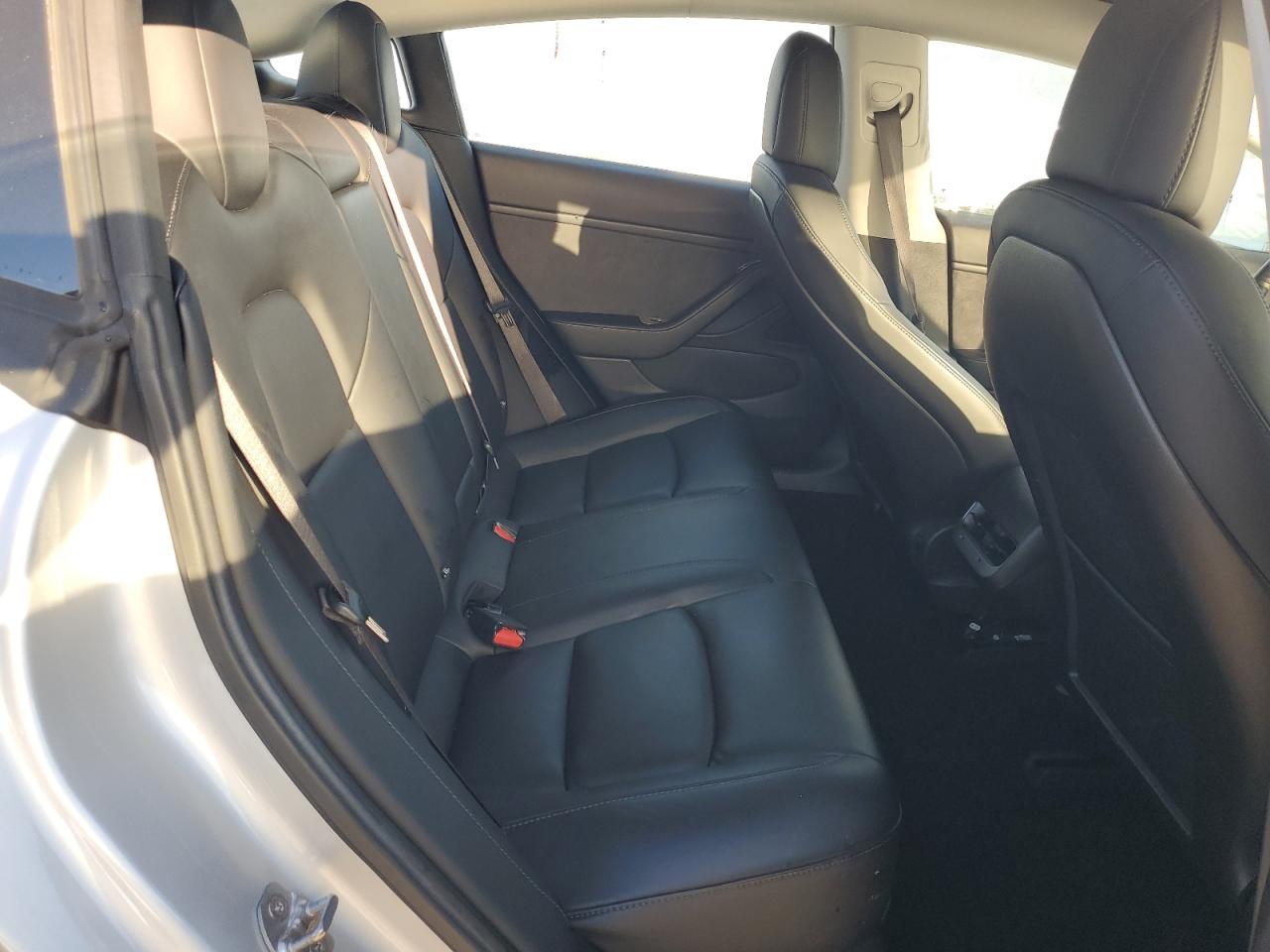 2018 Tesla Model 3 VIN: 5YJ3E1EA5JF044021 Lot: 82595655