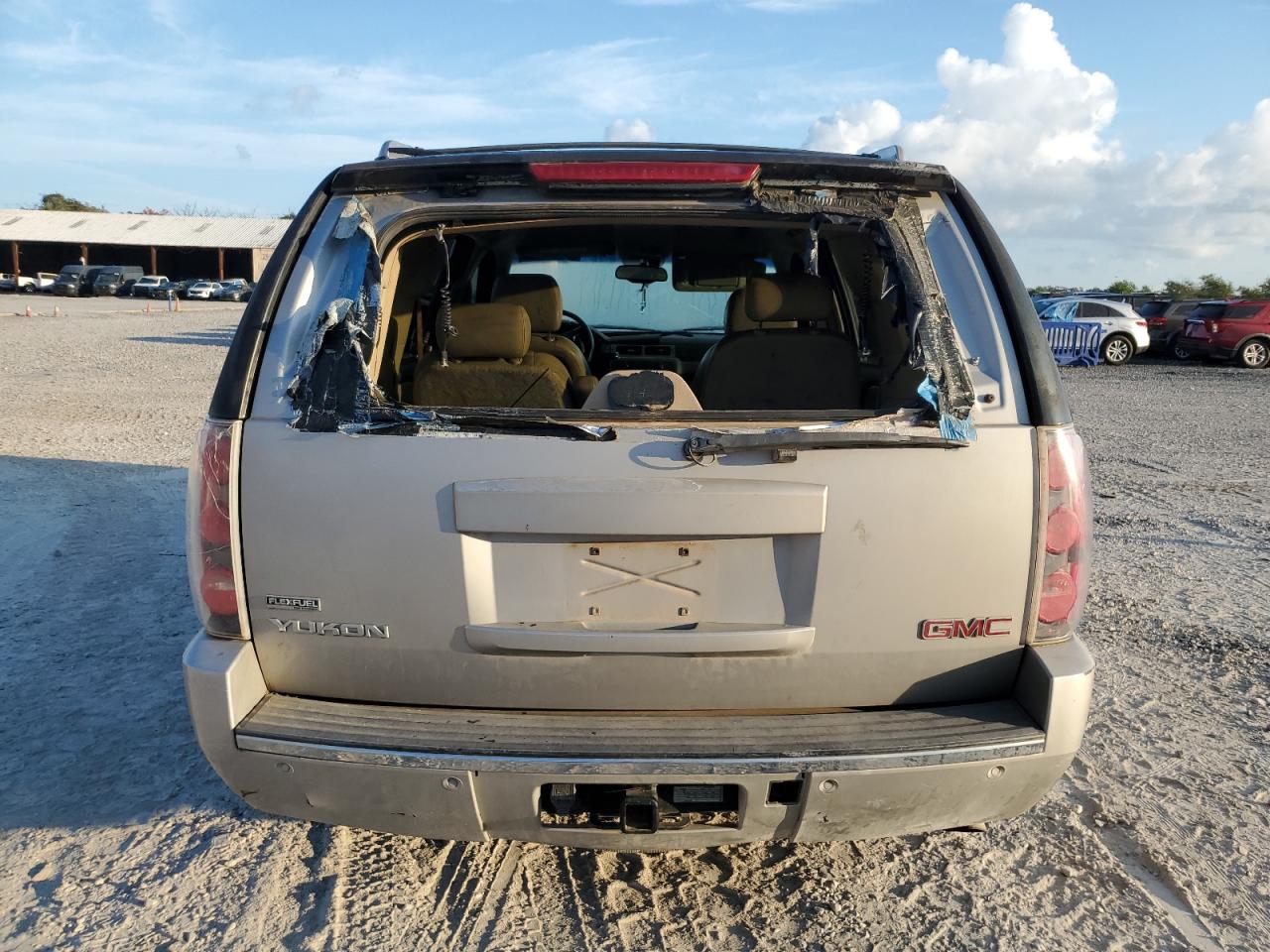 2009 GMC Yukon Denali VIN: 1GKFC03299R160910 Lot: 82701895