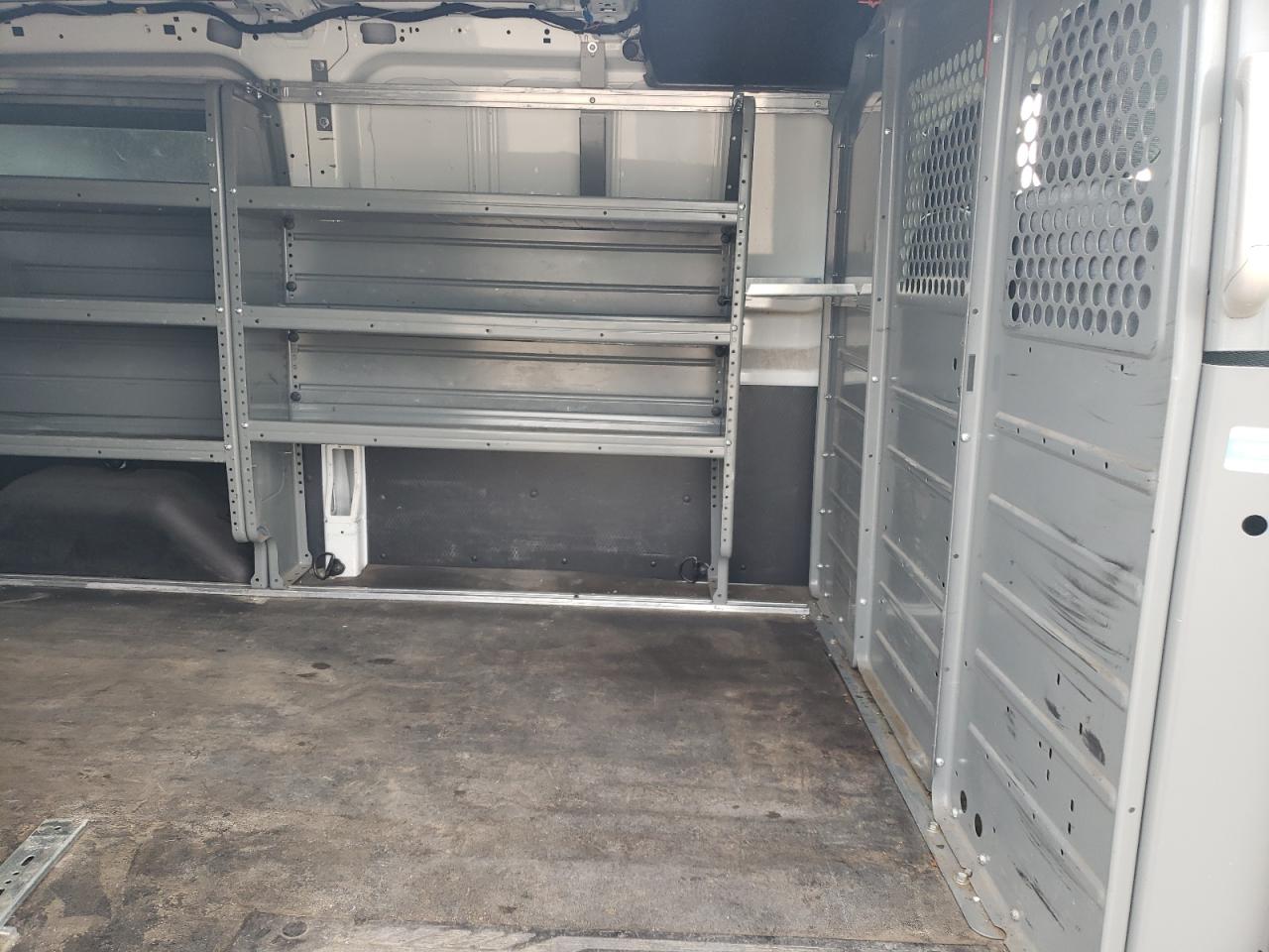 2015 Ford Transit Cargo Van T- VIN: 1FTYR1YG4FKA44113 Lot: 82265195