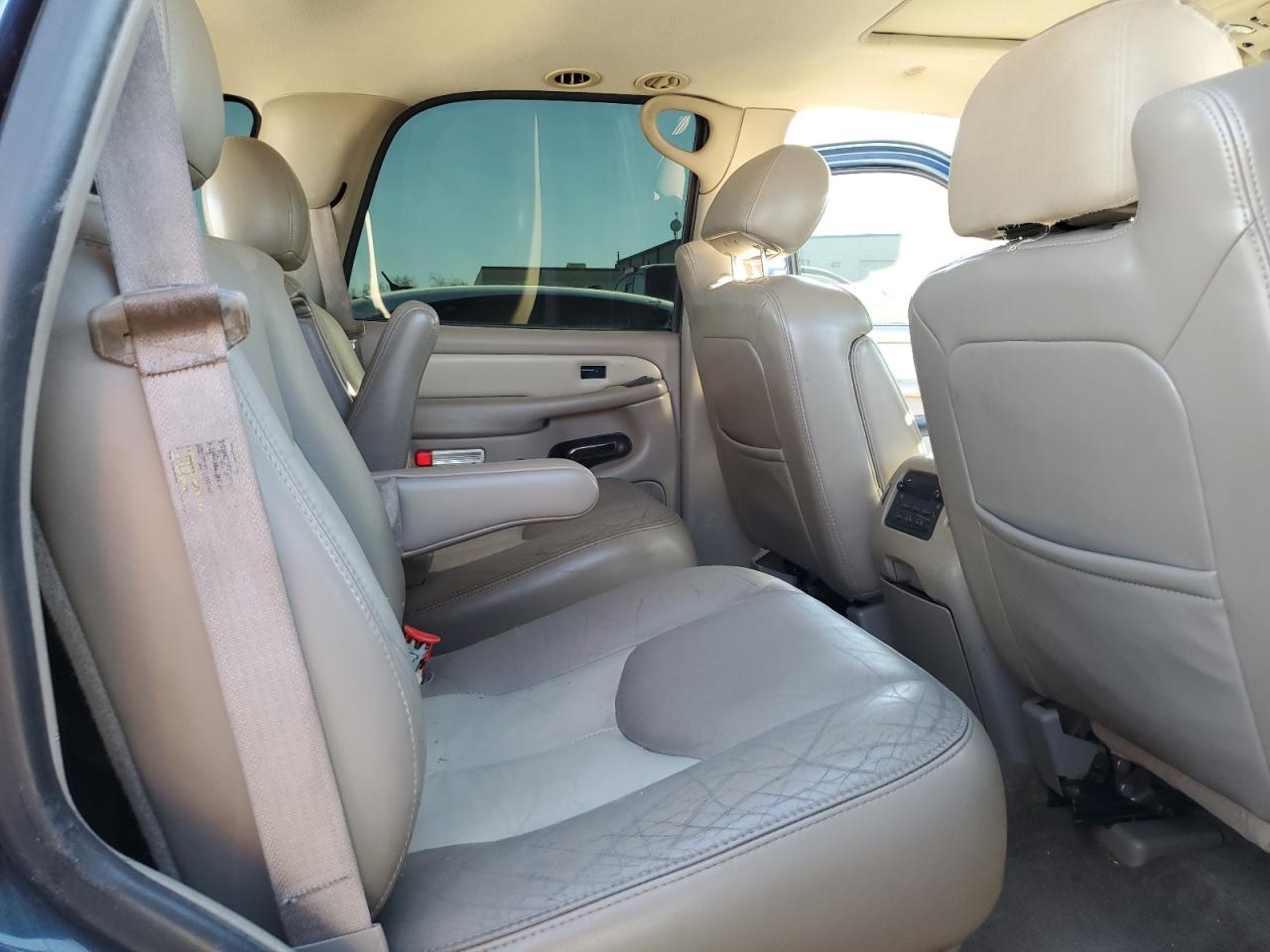 2005 GMC Yukon Denali VIN: 1GKEK63U05J121635 Lot: 84059975