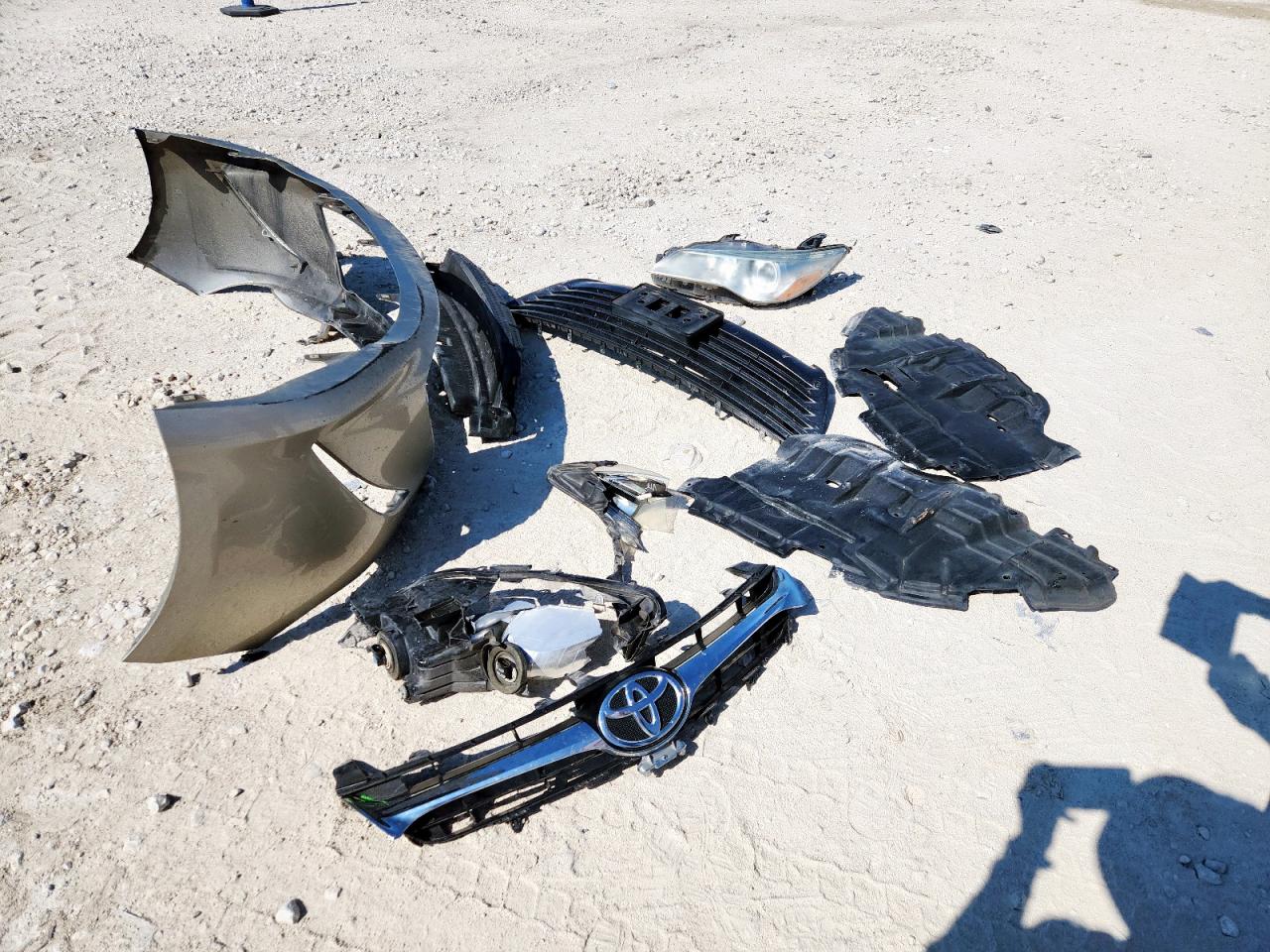 2016 Toyota Camry Le VIN: 4T4BF1FK1GR518001 Lot: 85900895