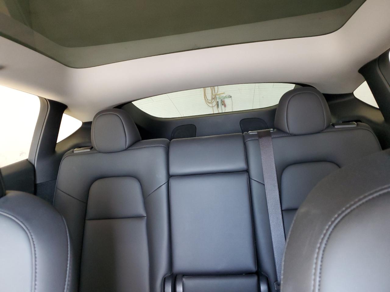 2024 Tesla Model Y VIN: 7SAYGDEE7RA269590 Lot: 84895775