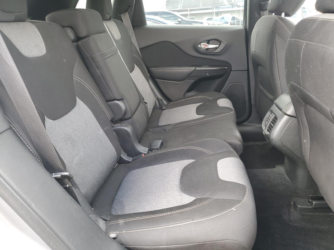 2015 Jeep Cherokee Sport VIN: 1C4PJLAB2FW525628 Lot: 86548055