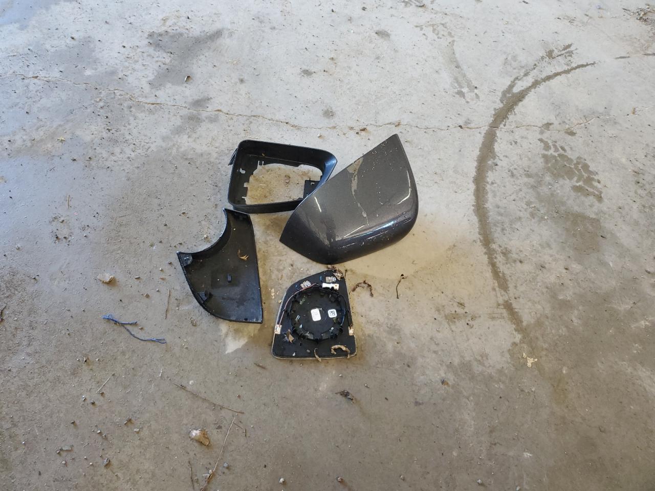 2024 Tesla Model Y VIN: 7SAYGDEE3RA223402 Lot: 86670605