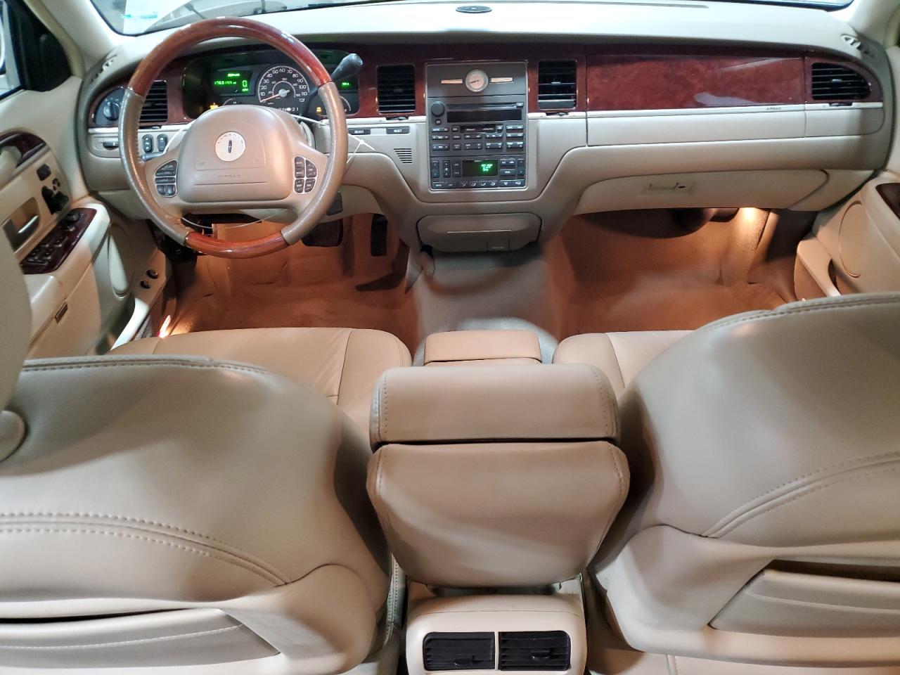 2003 Lincoln Town Car Signature VIN: 1LNHM82W13Y656488 Lot: 86222165