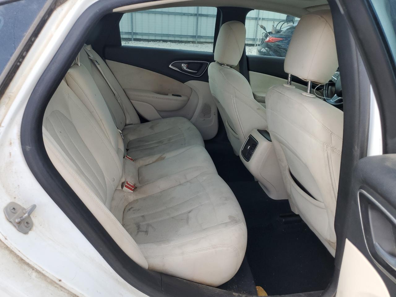 2015 Chrysler 200 Limited VIN: 1C3CCCAB3FN599725 Lot: 82191985