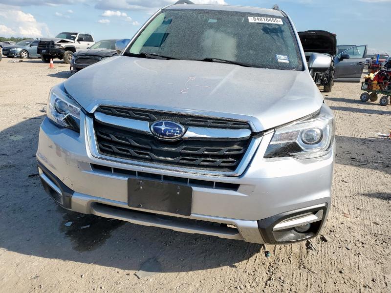  SUBARU FORESTER 2018 Серебристый